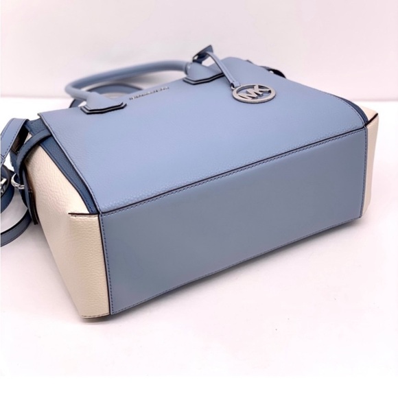 Michael Kors Mercer Medium Belted Satchel
Crossbody And Wallet Set - Picture 10 of 13